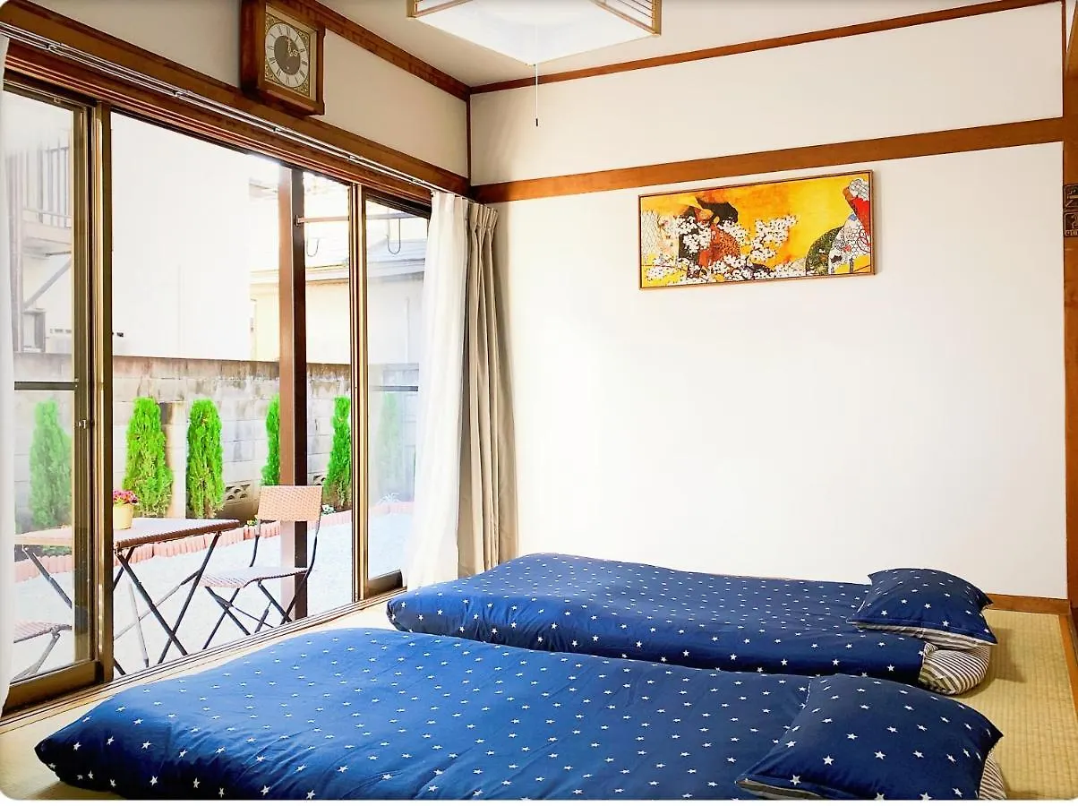 Guest house Louis House: Shinjuku-Shibuya Convenience, Steps from Subway Hotel Tokyo Japan