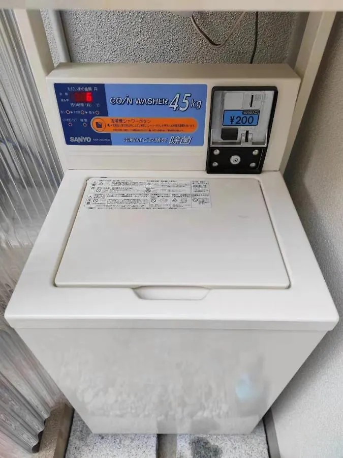 Guest house Louis House: Shinjuku-Shibuya Convenience, Steps from Subway Hotel Tokyo Japan
