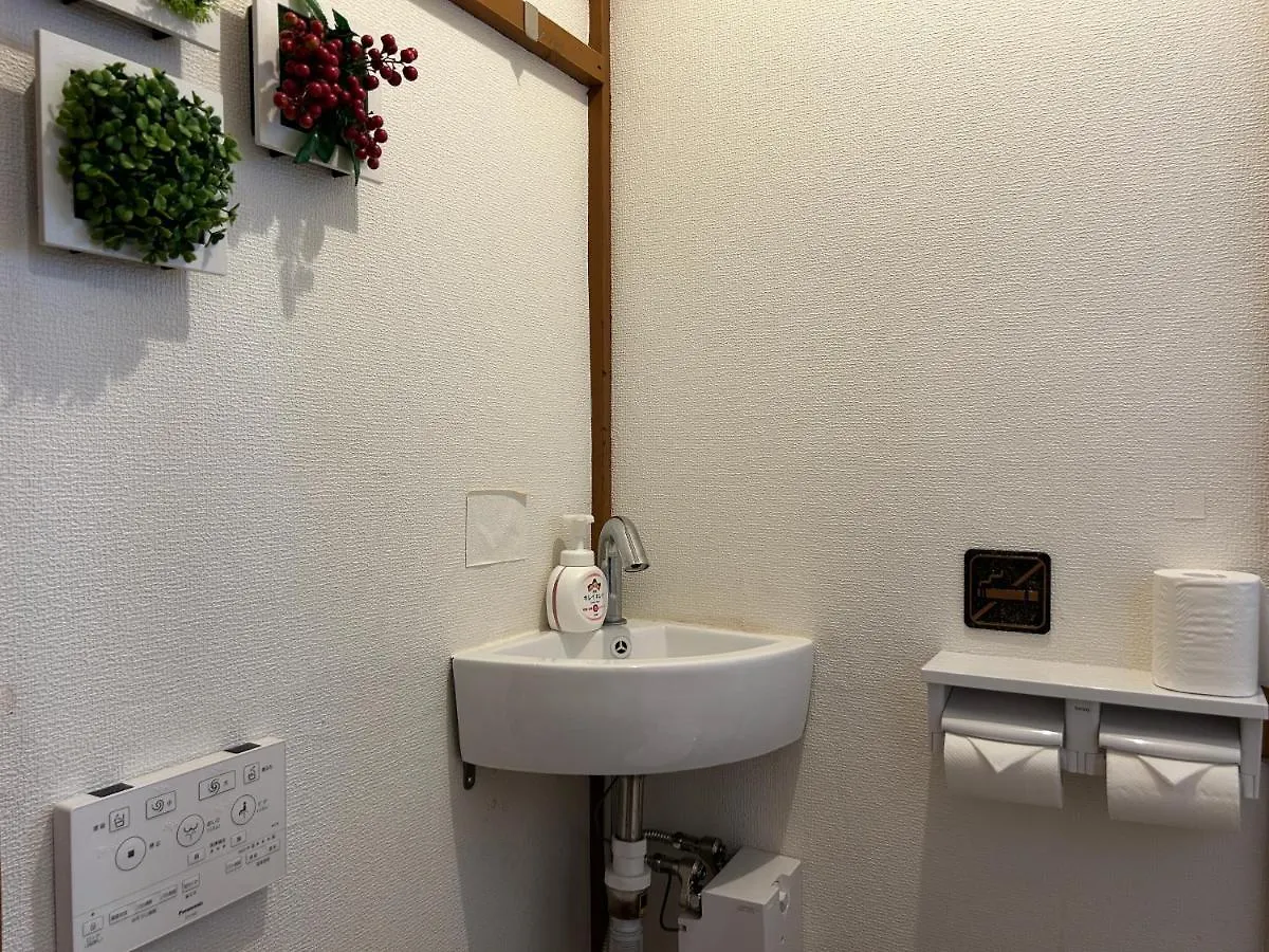 Guest house Louis House: Shinjuku-Shibuya Convenience, Steps from Subway Hotel Tokyo