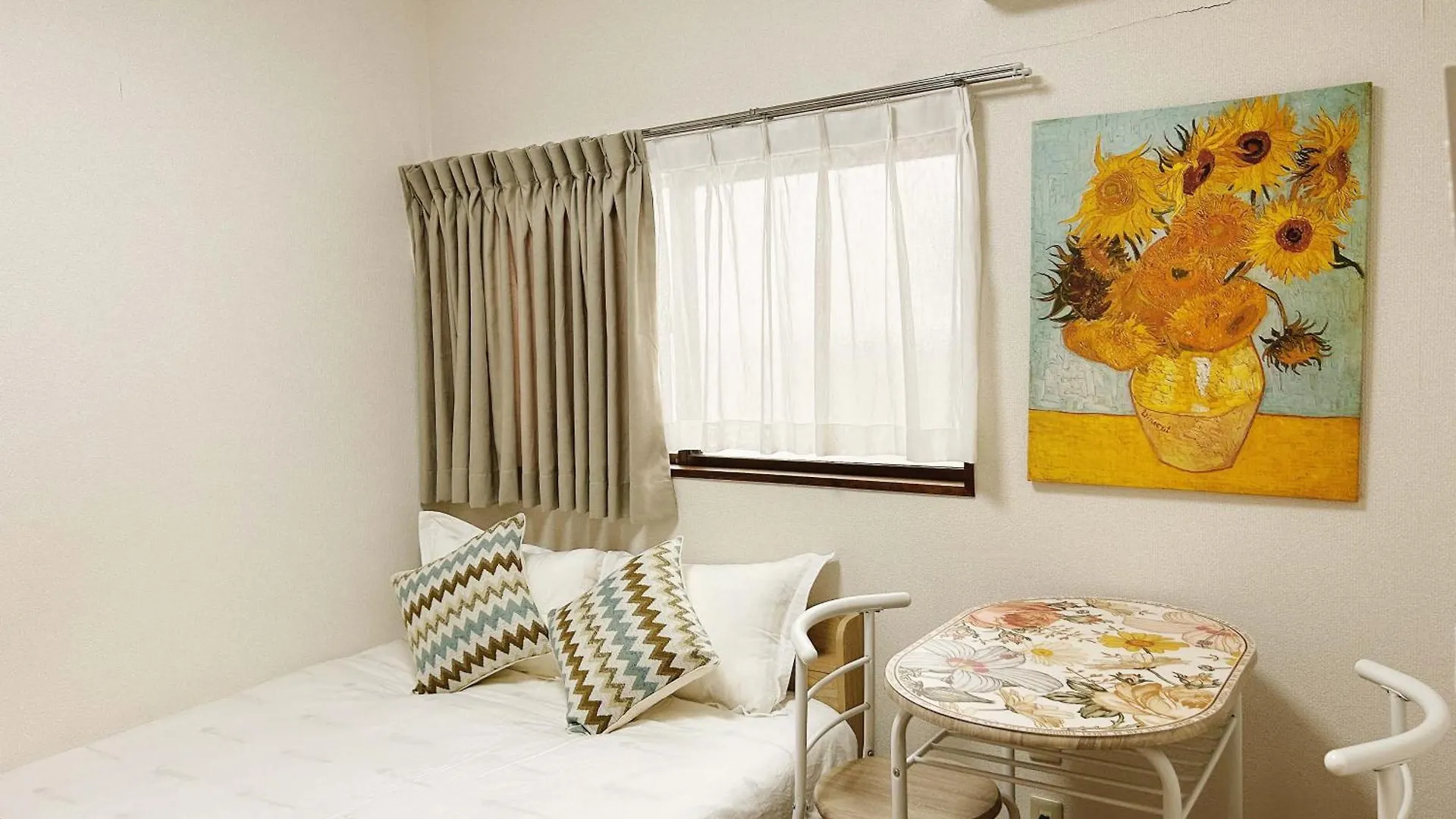 Louis House: Shinjuku-Shibuya Convenience, Steps from Subway Hotel Tokyo Guest house