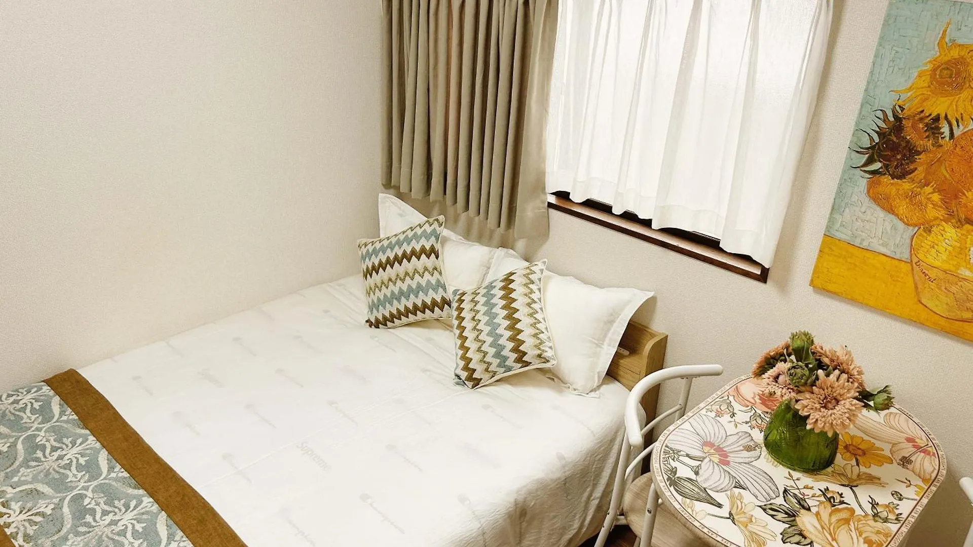 Louis House: Shinjuku-Shibuya Convenience, Steps from Subway Hotel Tokyo Japan