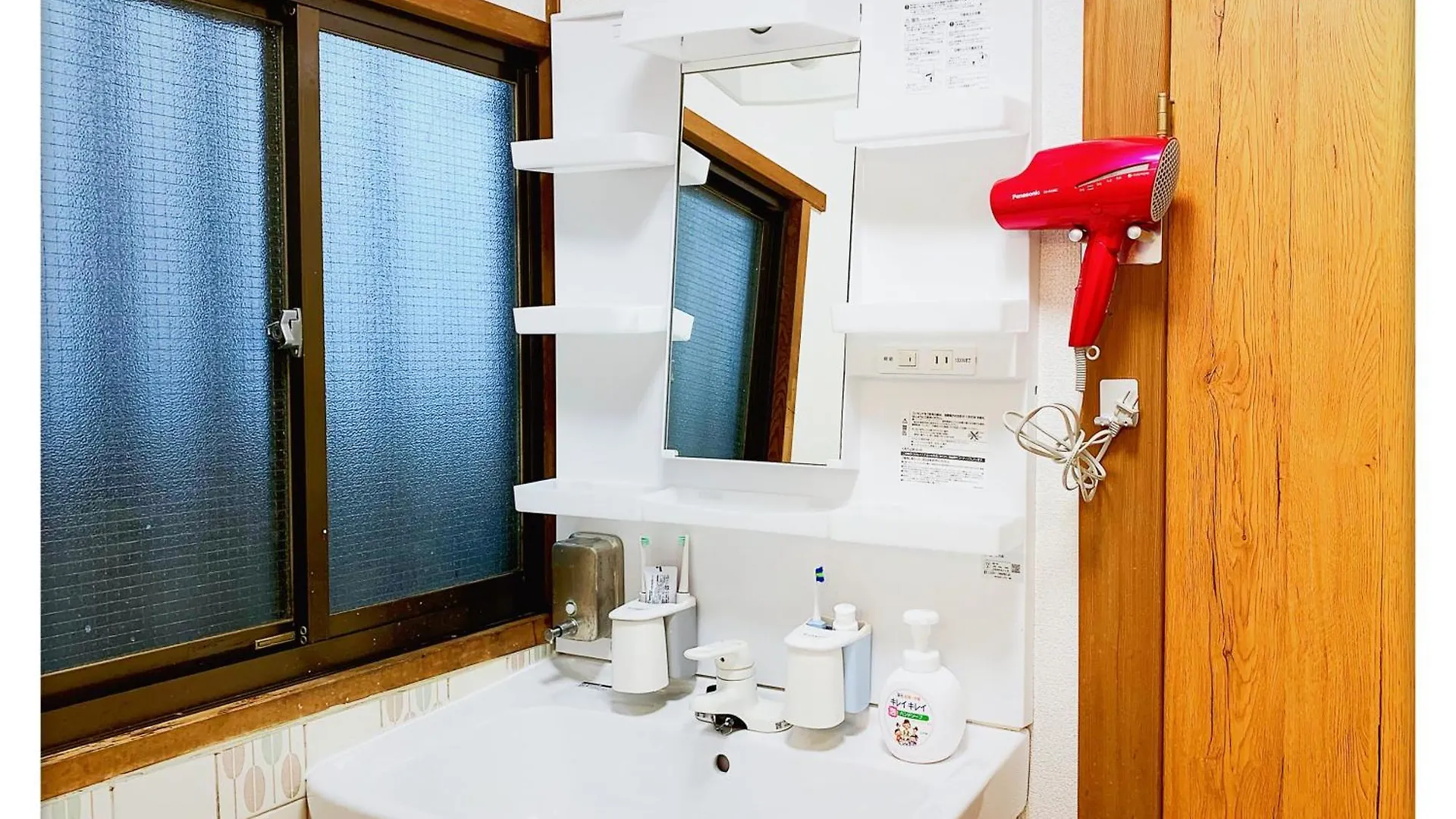 Guest house Louis House: Shinjuku-Shibuya Convenience, Steps from Subway Hotel Tokyo