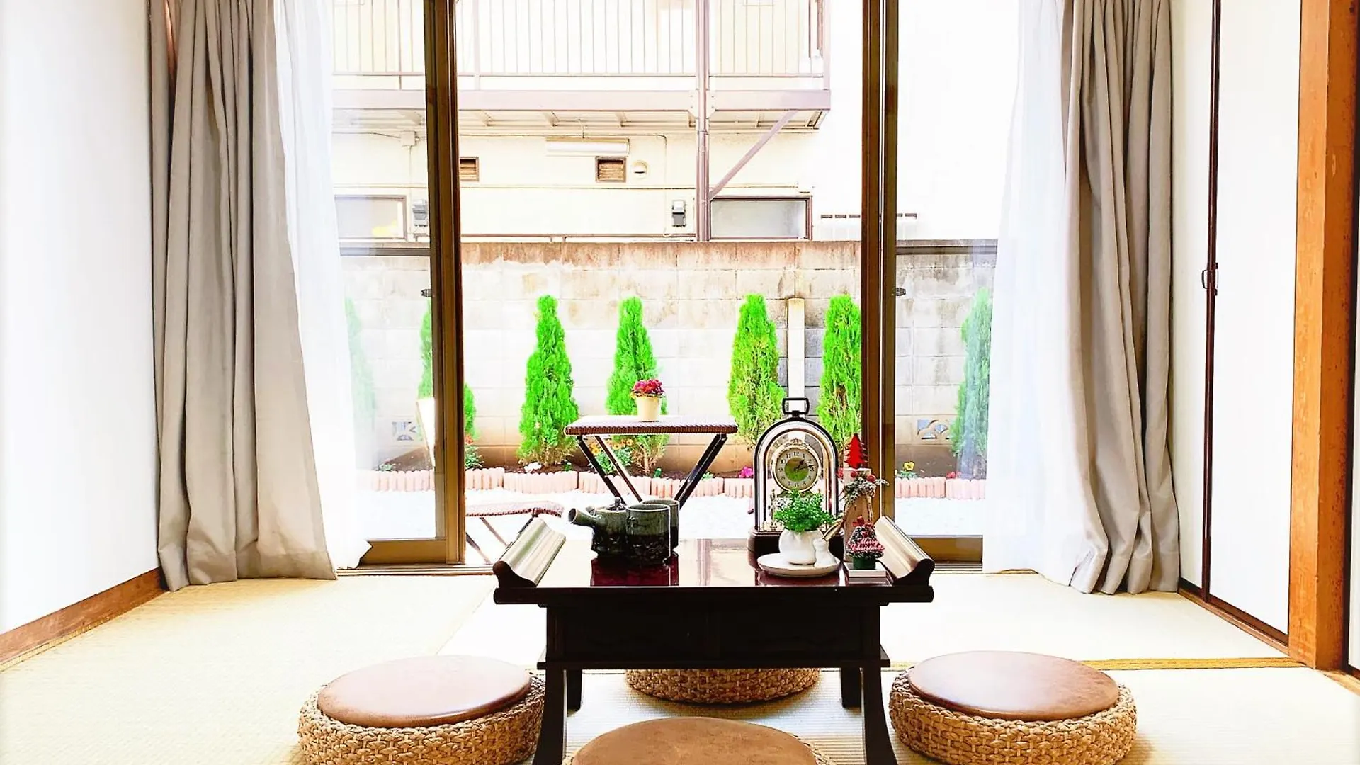 Guest house Louis House: Shinjuku-Shibuya Convenience, Steps from Subway Hotel Tokyo