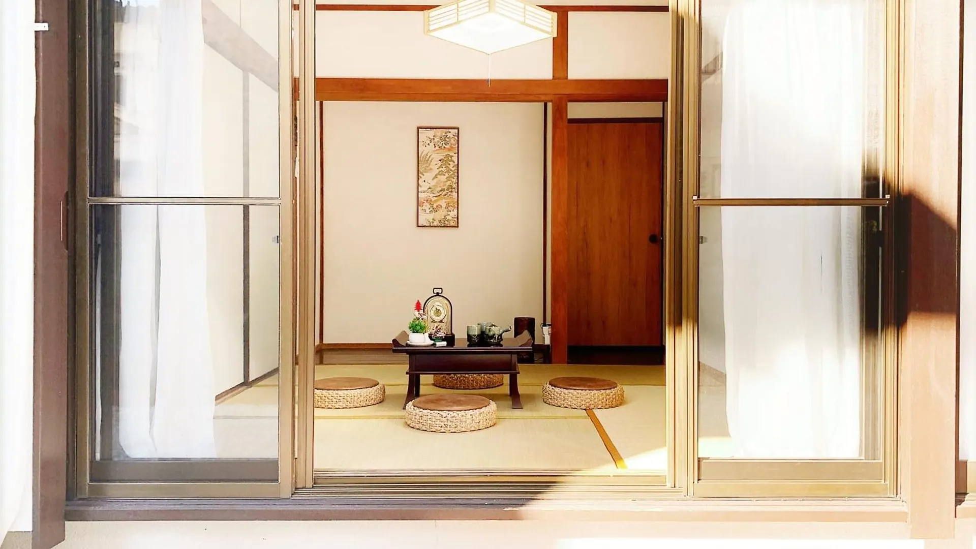Louis House: Shinjuku-Shibuya Convenience, Steps from Subway Hotel Tokyo Japan