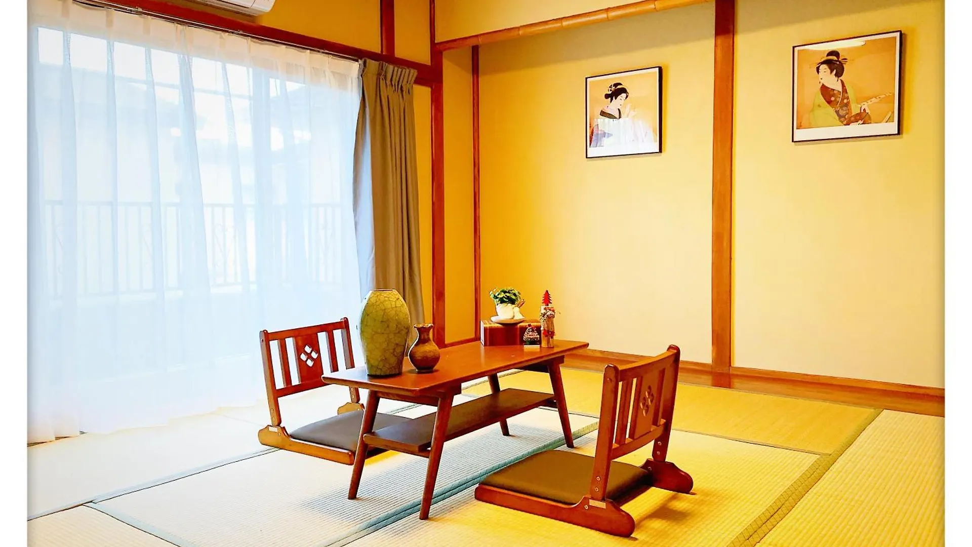 Louis House: Shinjuku-Shibuya Convenience, Steps from Subway Hotel Tokyo Japan