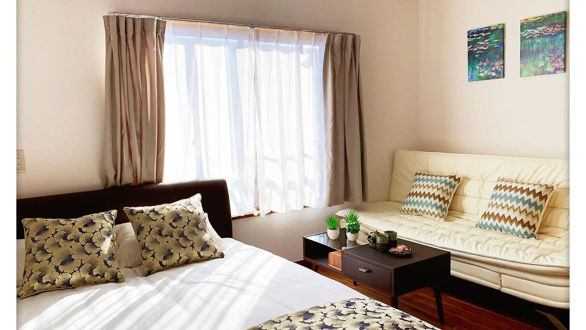 Louis House: Shinjuku-Shibuya Convenience, Steps from Subway Hotel Tokyo Japan